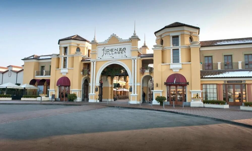 Outlet фото. Outlet Village Италия.