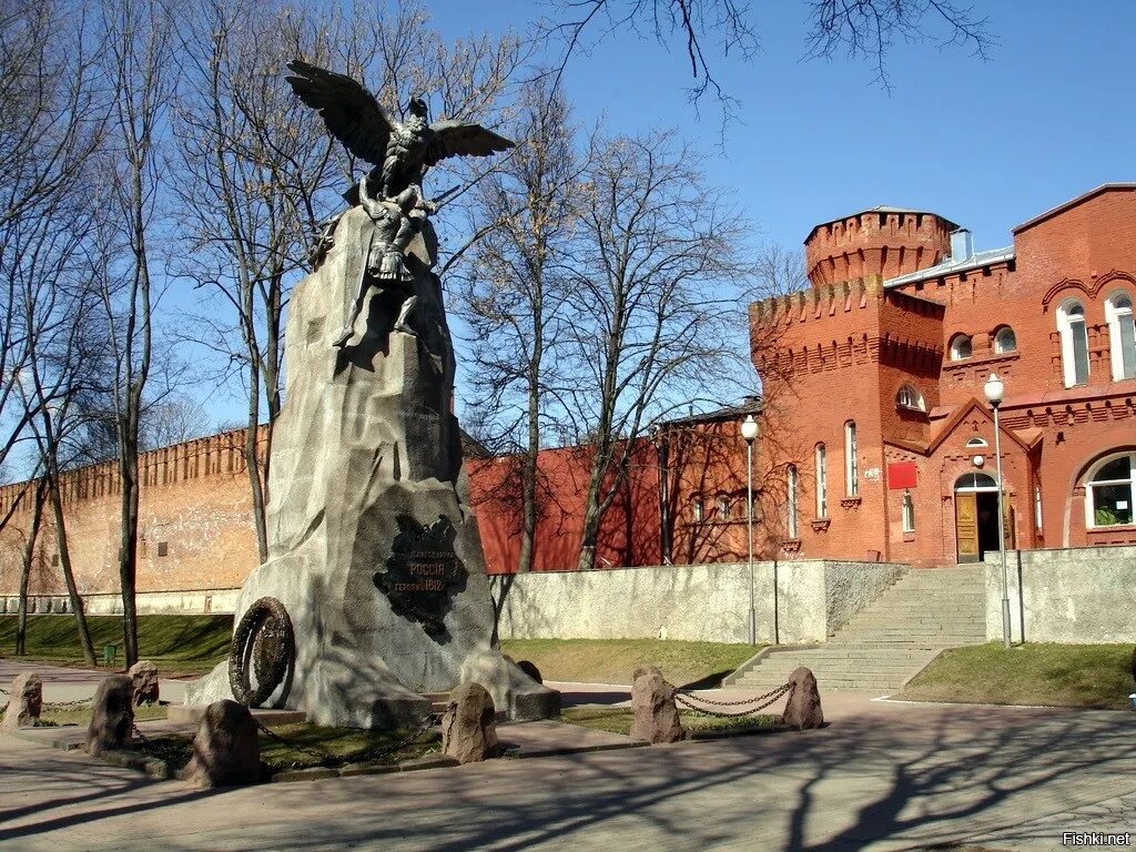 Страна города смоленск. Памятник героям 1812 года в Смоленске. Город Смоленск памятники город герой. Г Смоленск достопримечательности. Смоленск памятники архитектуры.