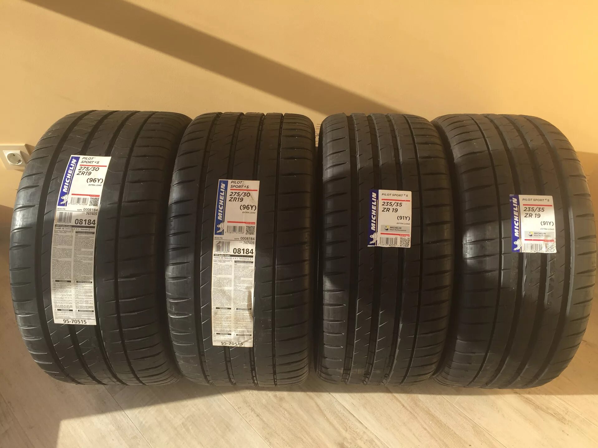 Michelin 4s r20. Пилот спорт 27545 r21. michelin pilot sport 4 s 31530 21. michelin pilot sport 4 suv 28545 r21 113y. pilot sport 4s 3153520.