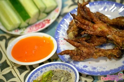 Chân gà nướng níu chân khách gần xa bằng "bí quyết" đặc biệt. 