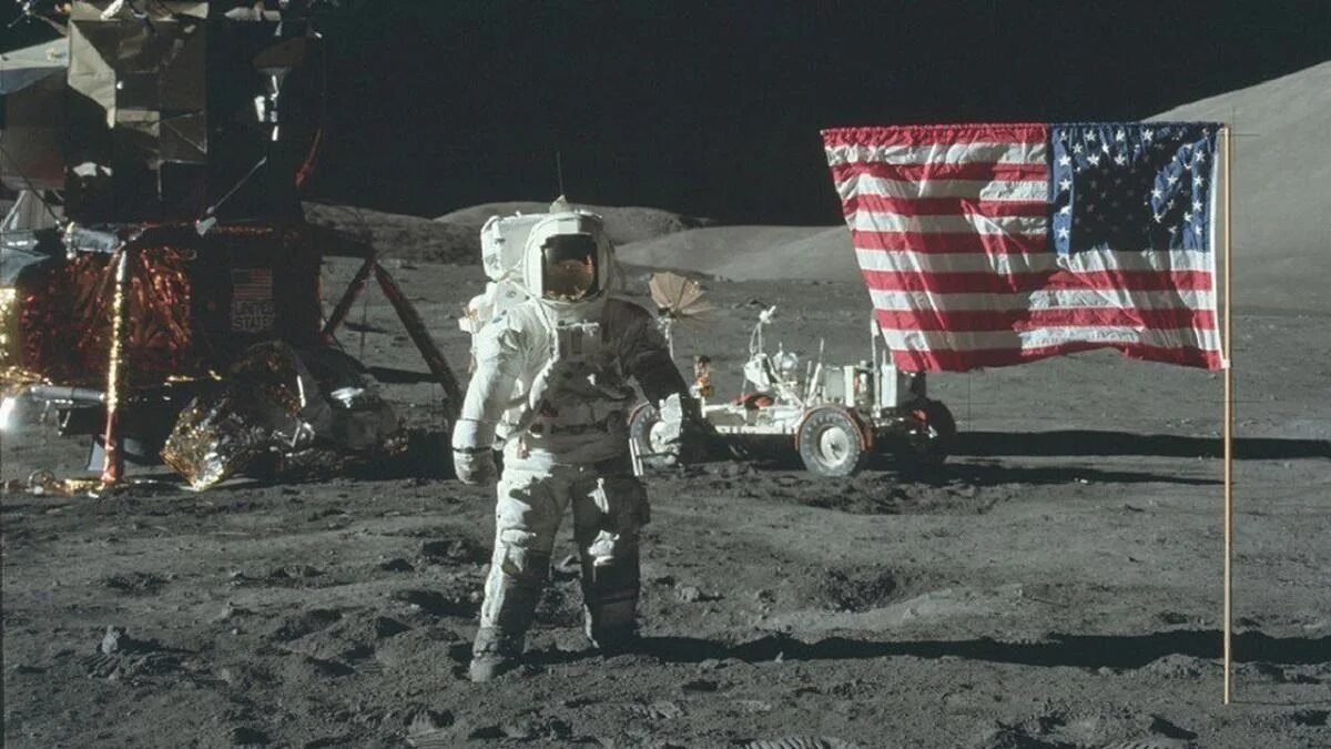 Флаг США на Луне
