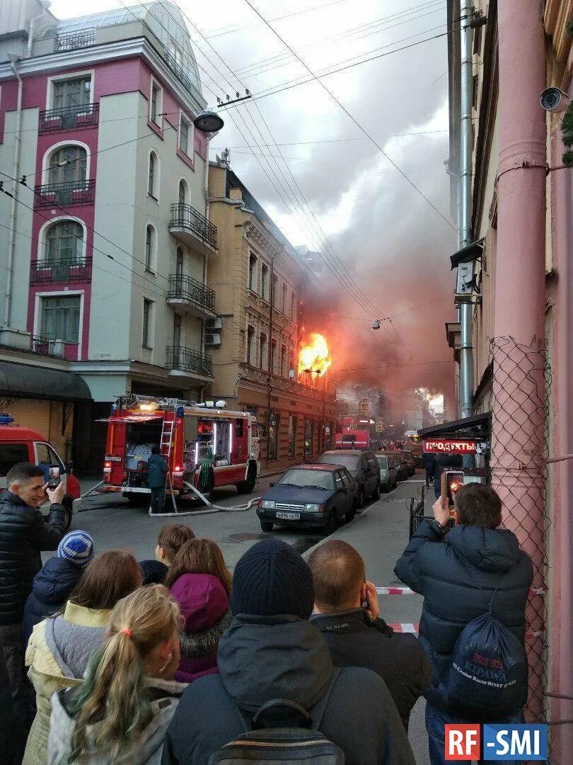 Метеообстановка сегодня в санкт петербурге. Пожар в санкт-петербурге сегодня на петроградке. пожар на петроградской боско. пожар в санкт-петербурге сейчас в петроградском районе. пожар на большом проспекте петроградской стороны 59.