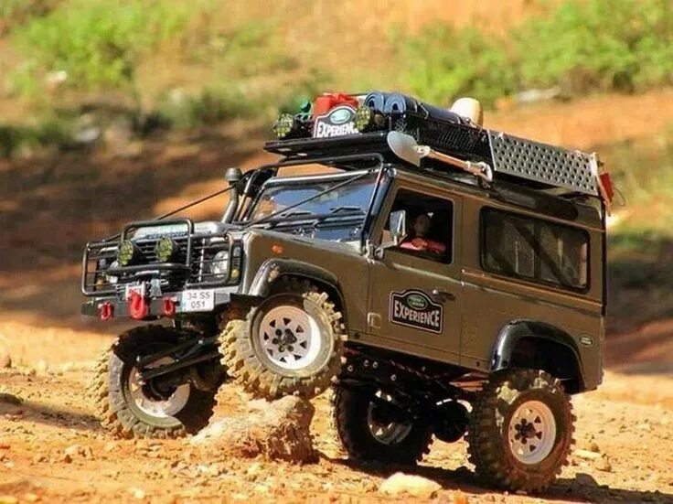 Auto adventure. Defender 4x4. RC машинки Лэнд Ровер Дефендер. Ленд Ровер Дефендер на радиоуправлении. Land Rover 4x4 на радиоуправлении.