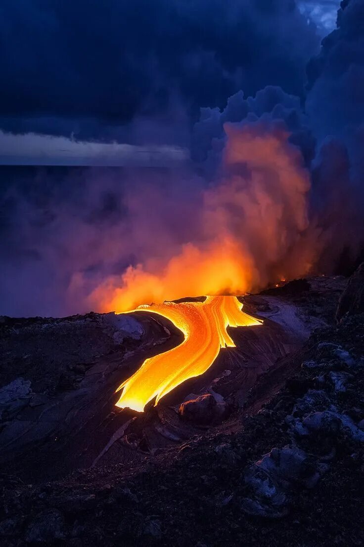 Nature disasters. Лава лава вулканическая. Извергающийся вулкан лава. Природные катаклизмы. Природные бедствия.