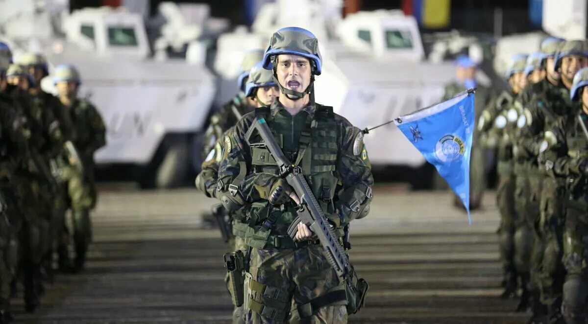 Солдаты оон. Солдаты оон. Бойцы оон. Миротворцы сша. Миротворцы сша.