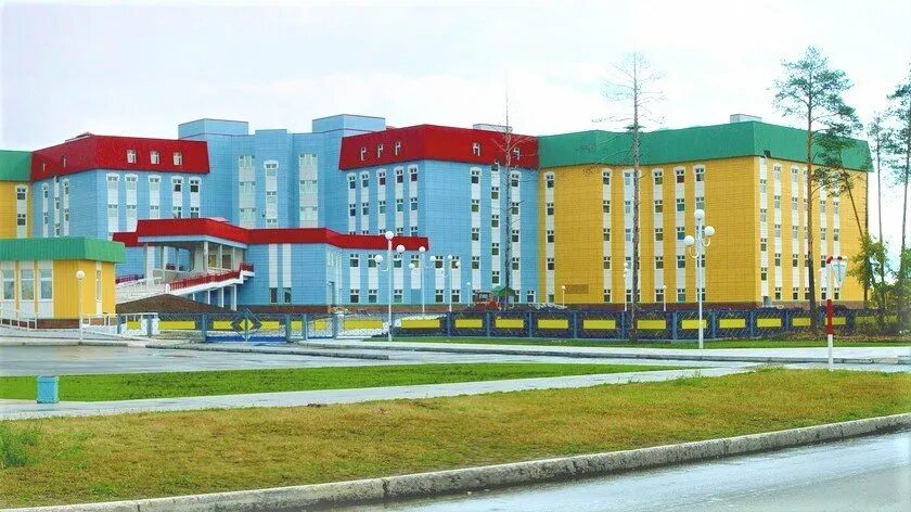 Детская клиническая больница нижневартовск. Окружная клиническая больница нижневартовск фото. Северная 30 нижневартовск окружная. Нижневартовская окружная детская больница. Окружная клиническая больница нижневартовск фото.