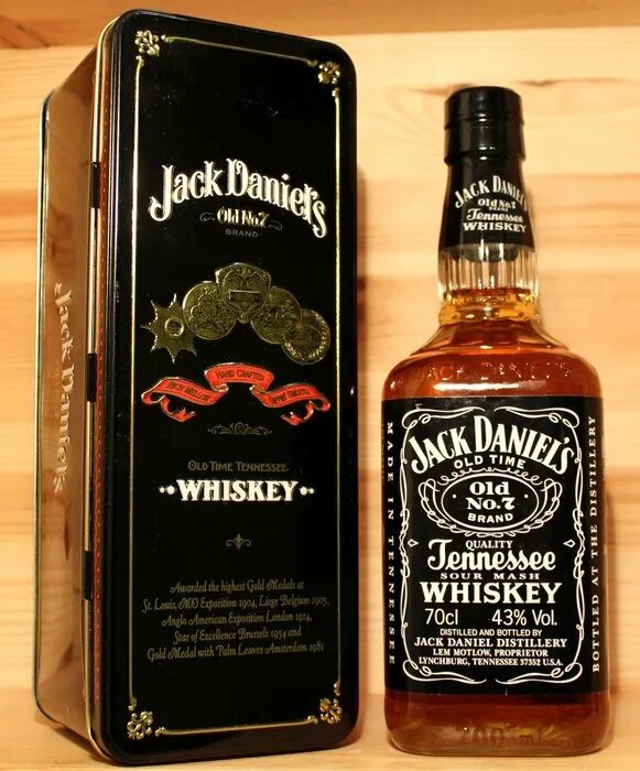 Jack daniels выдержка. Виски джек дэниэлс блэк. Коньяк джек дэниэлс. Виски джек джемисон. Jack denyils виски.