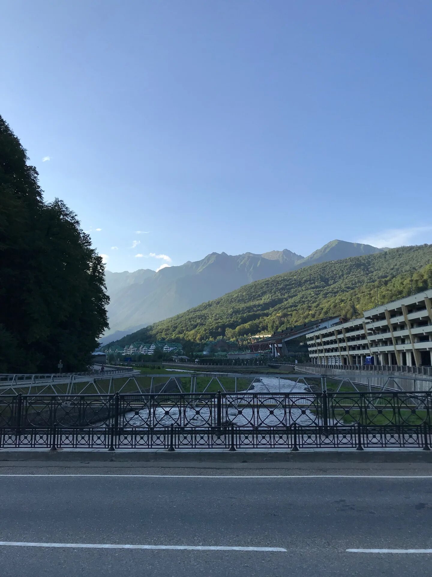 Красная поляна адлер фото. Дорога адлер красная поляна новая. Мзымта адлер красная поляна. Адлер красная поляна 105. Трасса адлер красная поляна.