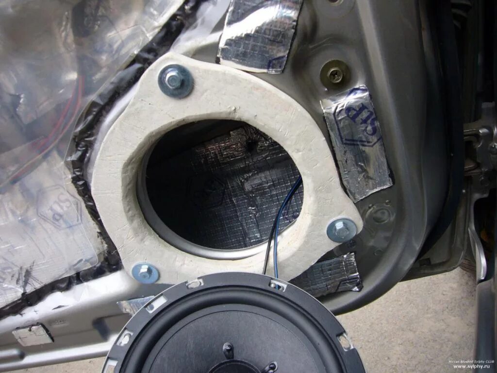 как поставить колонки в двери. задние динамики лада гранта лифтбек. 20 см динамики в передние двери гранта. акустика в передние двери лада гранта. динамики урал 13 см.