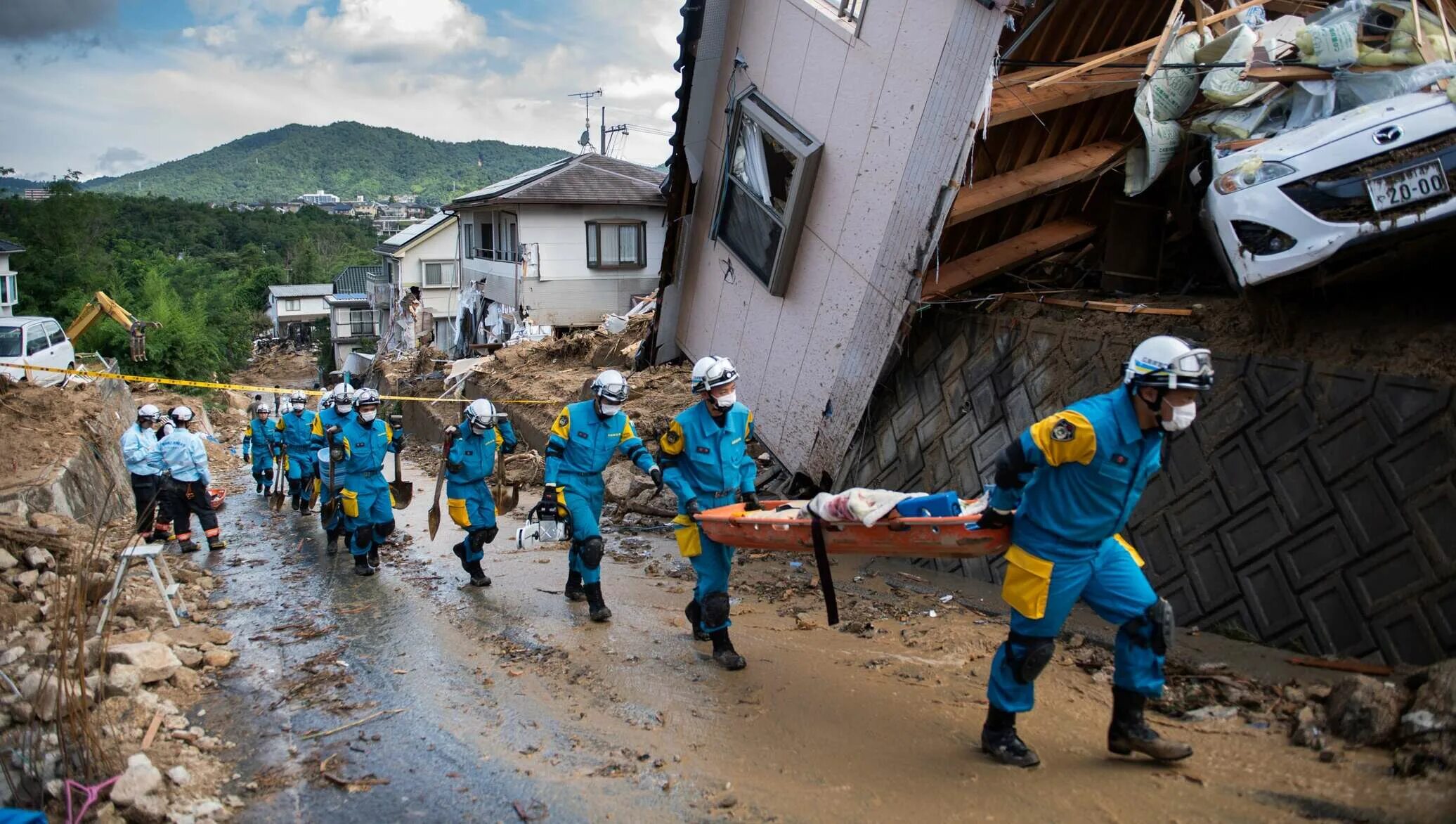 Землетрясения цунами наводнения. Стихийные бедствия. Стихийные бедствия и человек. Стихийные бедствия и лбли. Стихийные бедствия в Японии.