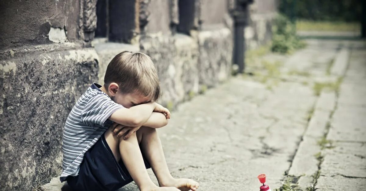 Проблема одиночества ребенка. Одиночество подростков. Депрессия у детей. Грустный подросток. Подросток в депрессии.