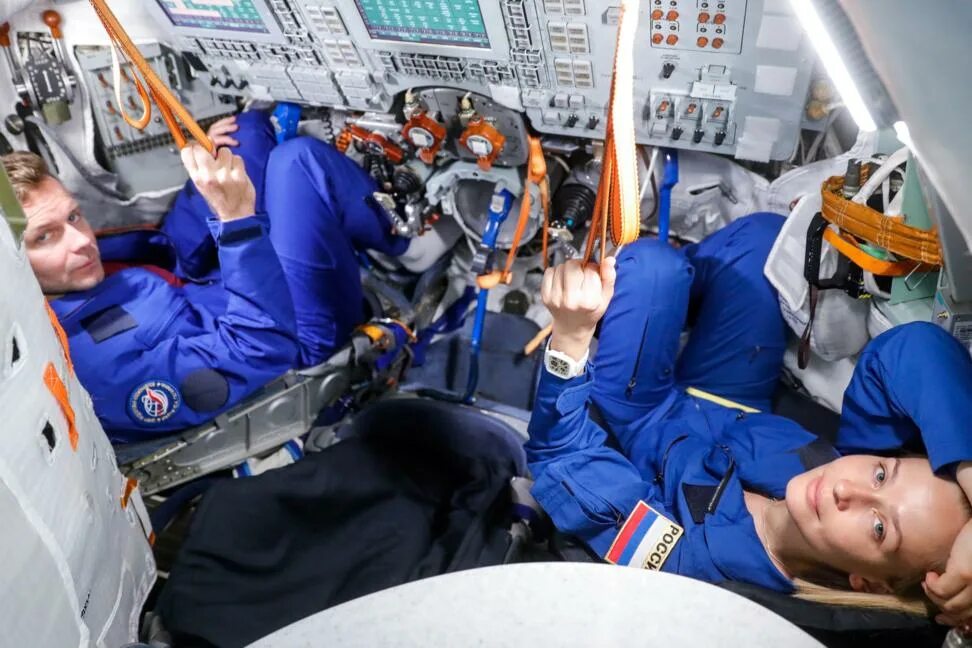 На воздушном шаре. Первый полёт человека в космос значение. Событие на полете. Космонавтика сейчас. Значимость первого полета.