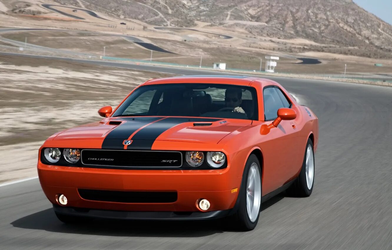 Для легкого автомобиля требуется 9. Додж Challenger srt8. Dodge Challenger Challenger srt8. Dodge Challenger 2010. Додж Челленджер СРТ 2010.