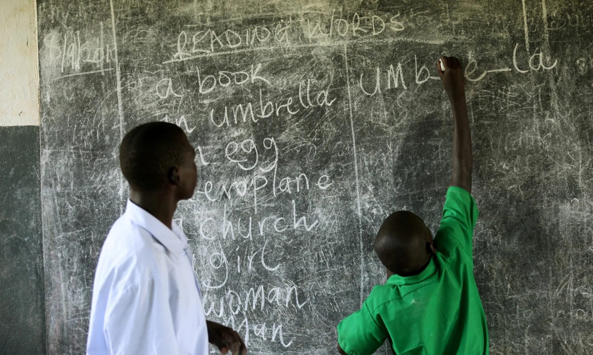 Уганда образование. Школа в Уганде. Африканские ученики. Африканские школьники. English africa