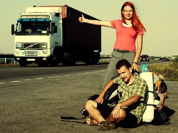 Аф текст автостопом. Автостоп. попутчики. путешествие автостопом. люди которые путешествуют автостопом.