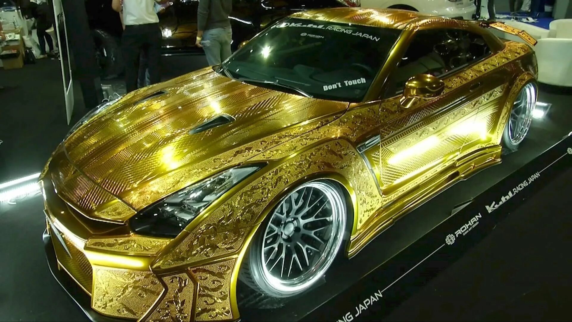 Gold car. Ламборджини авентадор Золотая Дубай.шейха.. Золотой Мерседес шейха. Золотой Мерседес Дубаи. Золотой Мерседес и золотой и золотой Ламборгини.