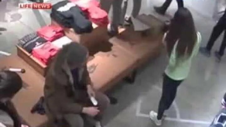 Девушка избила кавказцев. Дагестанец в астрахани избил. Русские избили кавказцев. Девушка избила кавказцев. Кавказцы избили девушку.