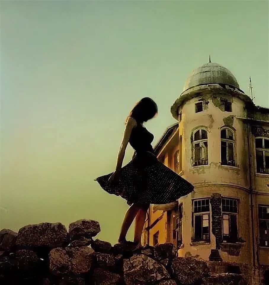 Всё кончено и песнь моя несется. Пустые дни пустые ночи пустая жизнь пустые очи. Мне плохо без тебя картинки. Цитата пустая. Борис маргенштейн стихи.