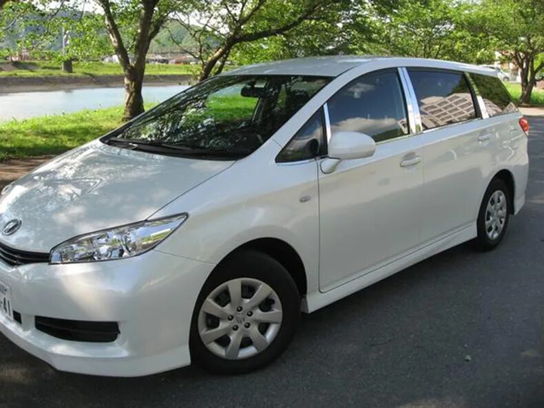 Toyota wish xe20. Toyota wish 2009-2012 серебристый. тойота виш 2009. Toyota wish ii. машина виш тойота 2009.