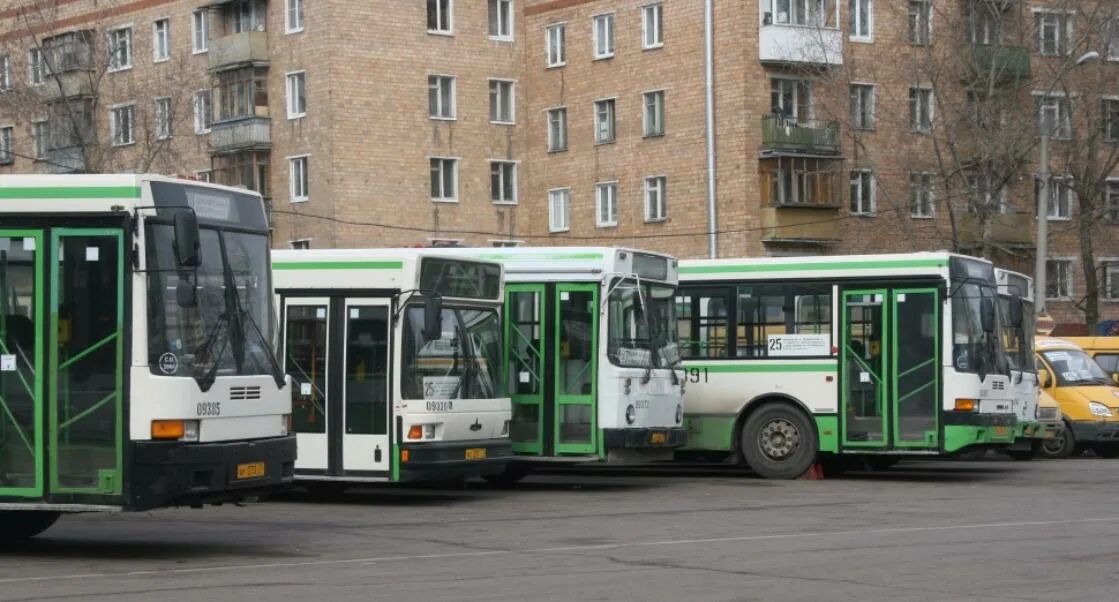 Зюзино автобусы. Кладбище автобусов Мосгортранс. Теплый стан Автобусный парк. Транспорт ЮЗАО. Новые автобусы в Подольске.