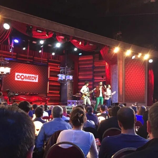 Карибидис про трех друзей. Comedy club дайджест. Камеди клаб бали. Камеди клаб 10 лет. Камеди клаб бали.