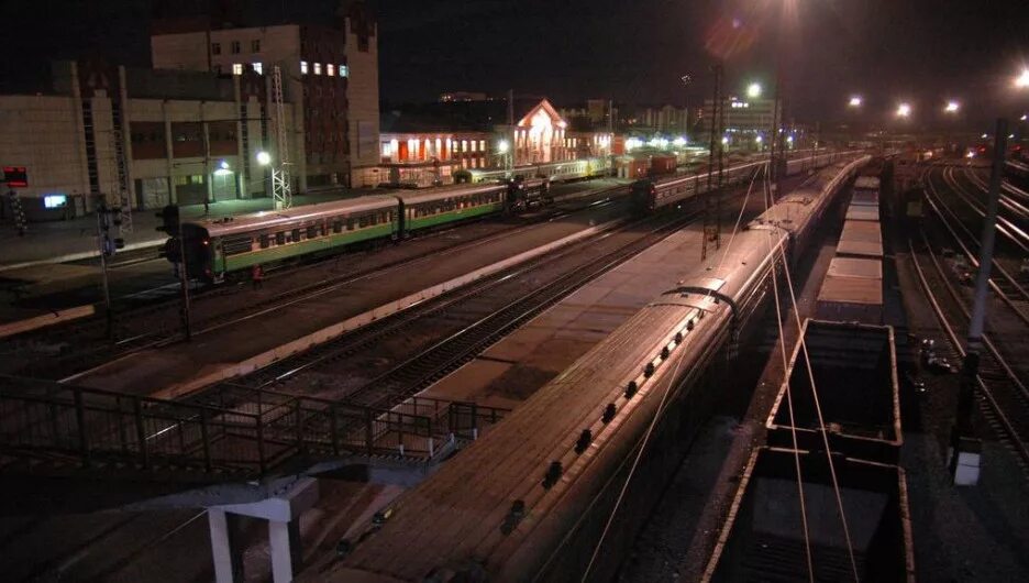 Ж Д вокзал Барнаул. ЖД вокзал вокзал Барнаул. Станция Барнаул ночью. Вокзал Барнаул внутри. Жд барнаул сайт