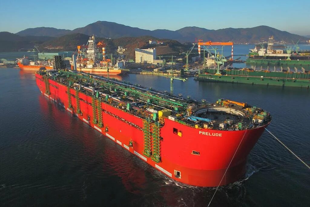Где находится судно в настоящее время. Prelude flng судно. плавучий завод prelude. prelude flng самый большой корабль. prelude flng и knock nevis.