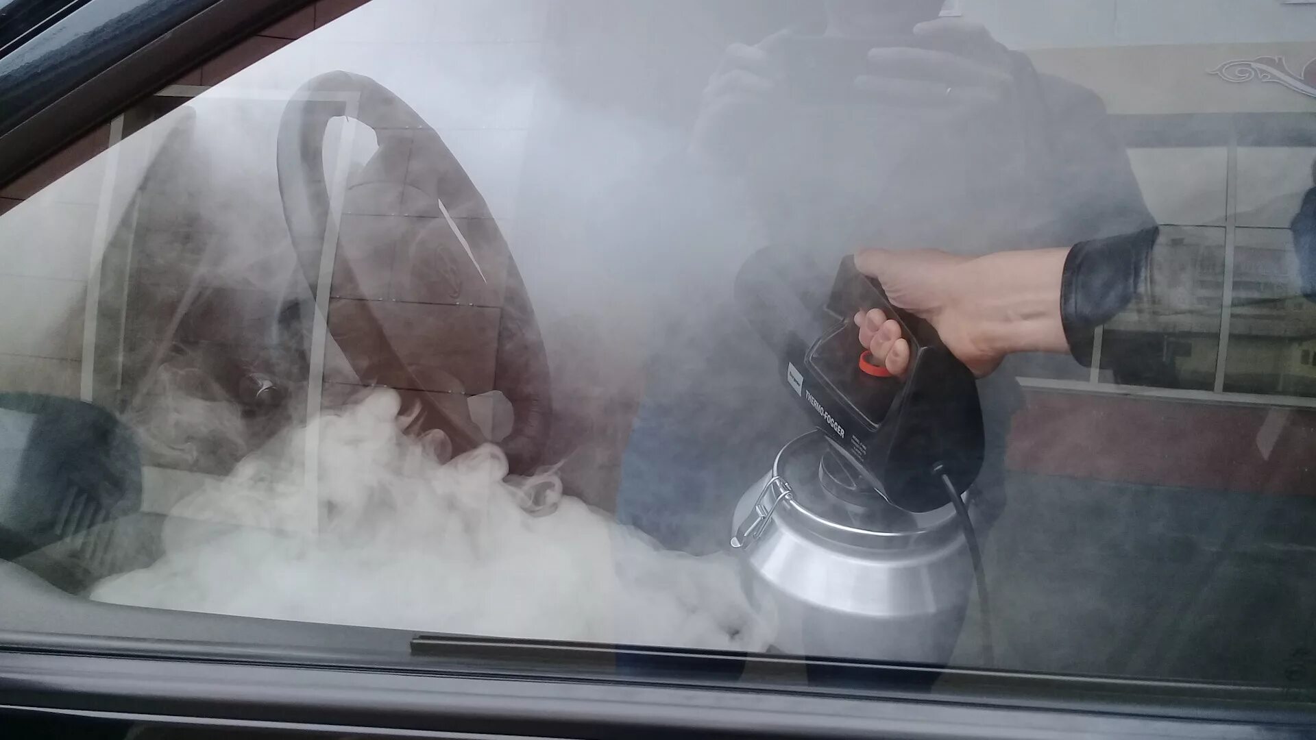 Запах в салоне автомобиля. Очистка кондиционера автомобиля. Сухой туман в машину. Запах гари в салоне. Запах гари из печки в авто.