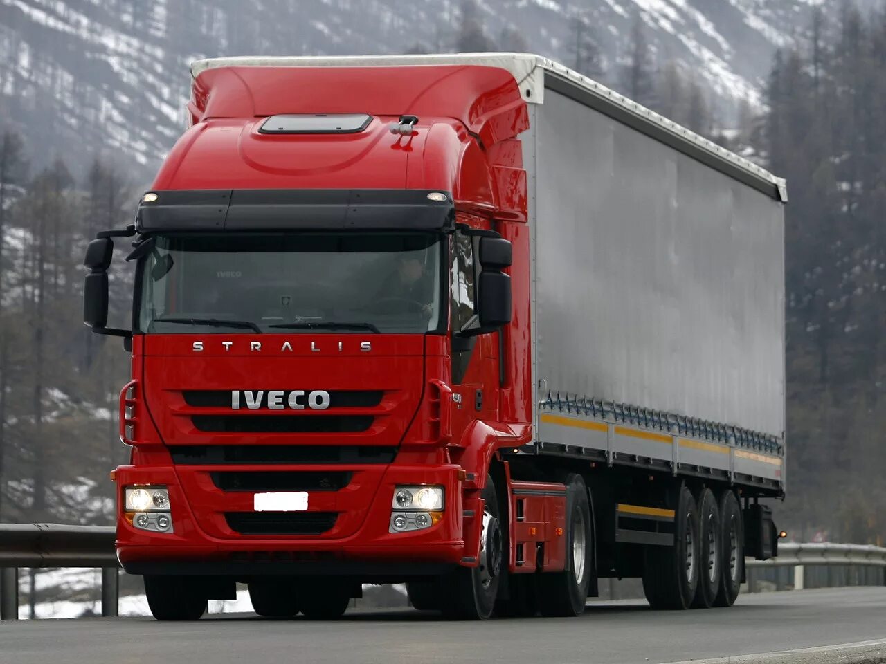 Перевозка грузов 20 тонн. Фура Ивеко Стралис. Iveco Stralis 450. Ивеко старлисгрузовик. Ивеко Стралис 4х2.