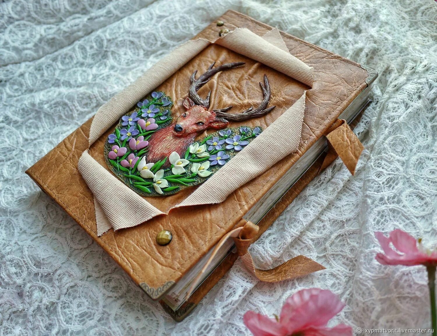 Блокнот из кожи с рисунком. Блокнот сувенирные города. Блокнот сувенирные города. Блокнот город. Блокнот с оленем.