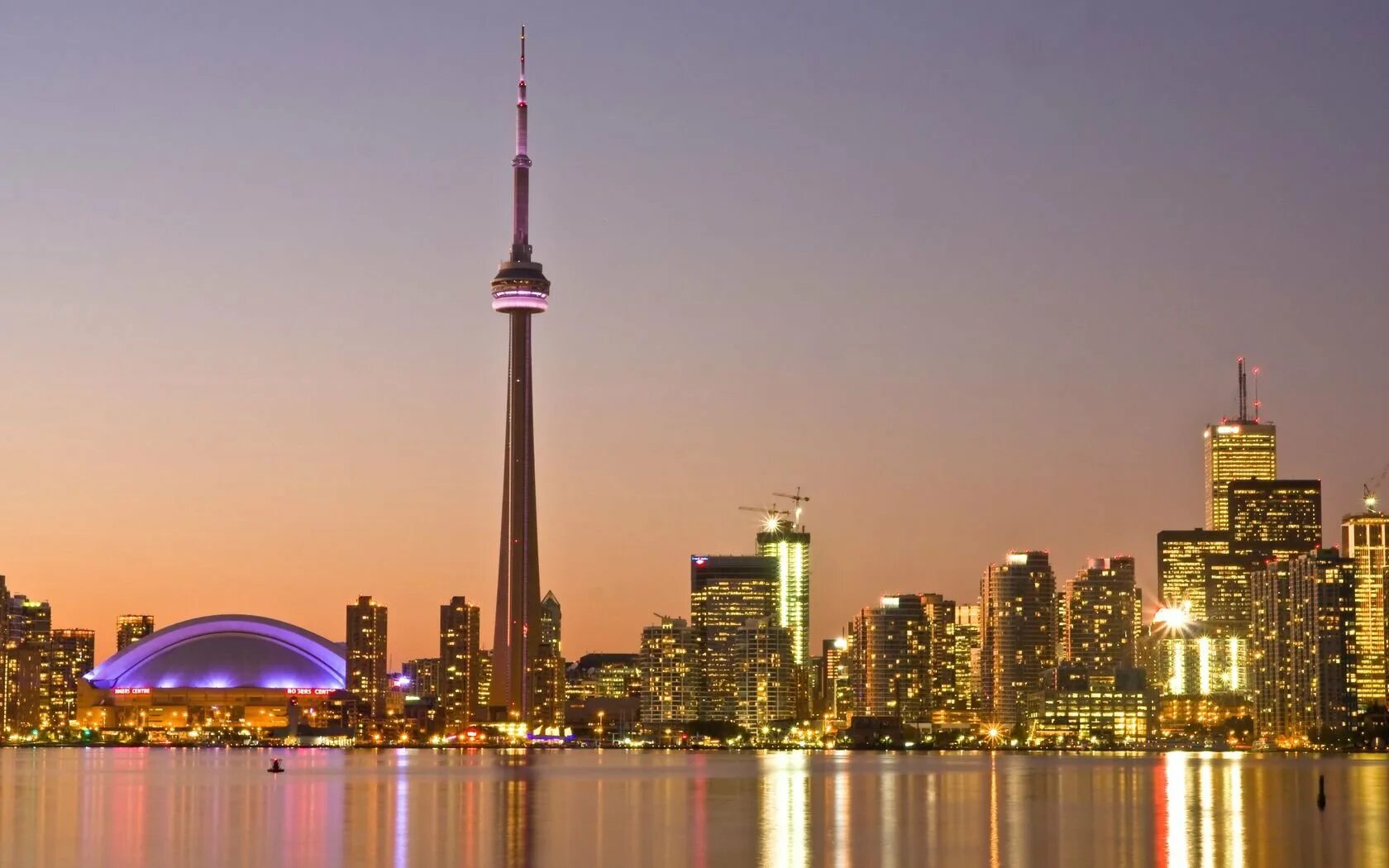 Город торонто страна. Торонто Канада. Башня си-эн Тауэр. Башня в Торонто. Достопримечательности Канады телебашня.