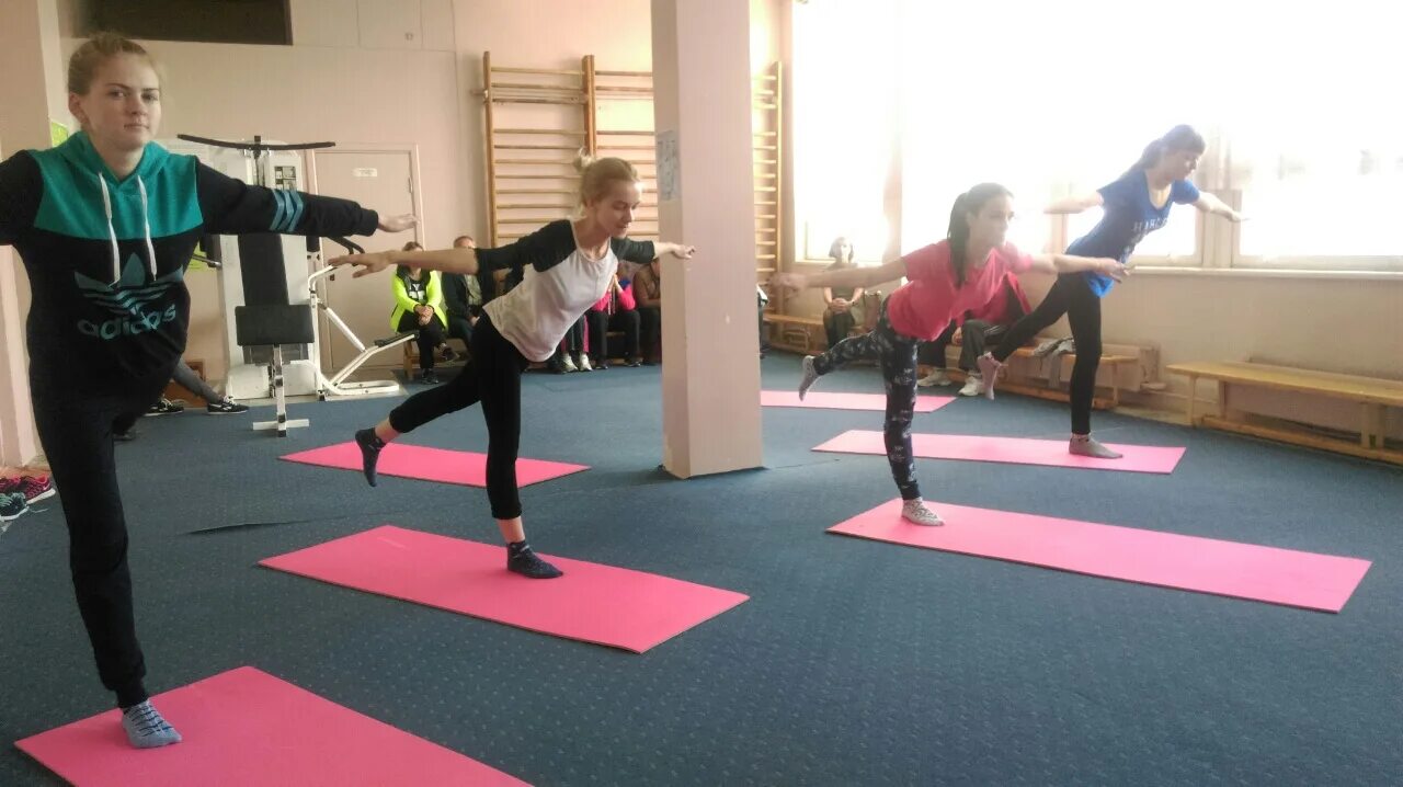 лфк упражнения при пиелонефрите. лфк в поликлинике. пиелонефрит можно заниматься спортом. пиелонефрит можно заниматься спортом. физические упражнения.