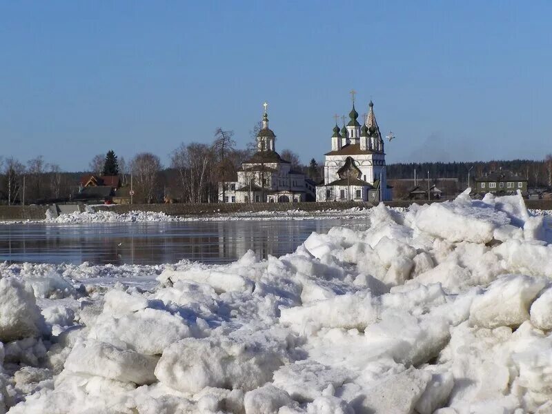 Река сухона великий устюг сегодня. Река Сухона Великий Устюг. Ледоход в Великом Устюге. Устюг река Сухона. Вологодская область Устюг река.