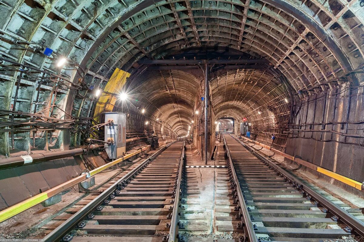 Метро тоннель Курская. Диаметр тоннеля Московского метро. Диаметр тоннеля метрополитена. Сечение тоннеля метрополитена. Чкаловская линия