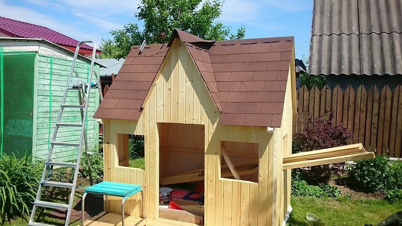 Проект домика детского из досок outdoor playhouse with slide Google Search Build a playhouse, Play houses, Bac