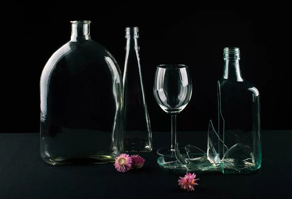 прозрачное цветное стекло. стекло и тем самым. стеклянные предметы. красивое стекло. стекло и тем самым.