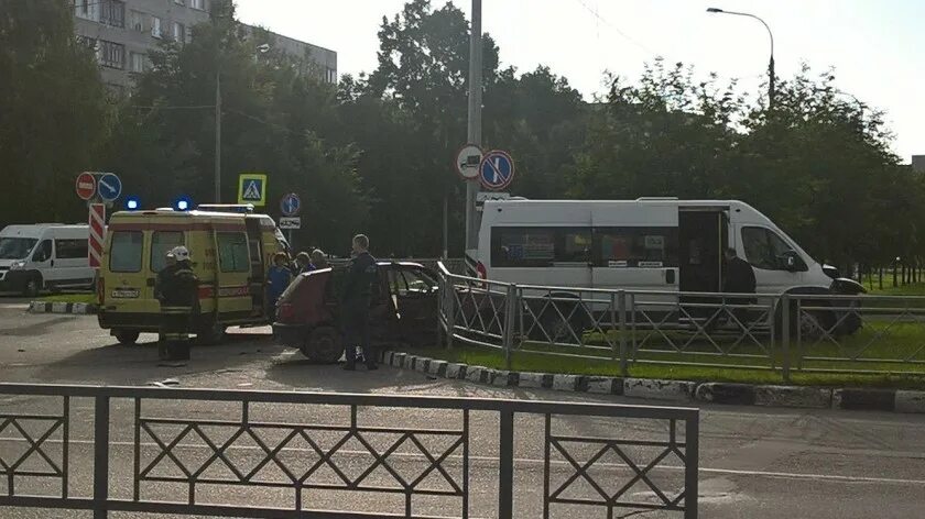 Чп обнинск. Авария маршрутки в обнинске. типичный обнинск происшествия. типичный обнинск. автобус авария город обнинск.