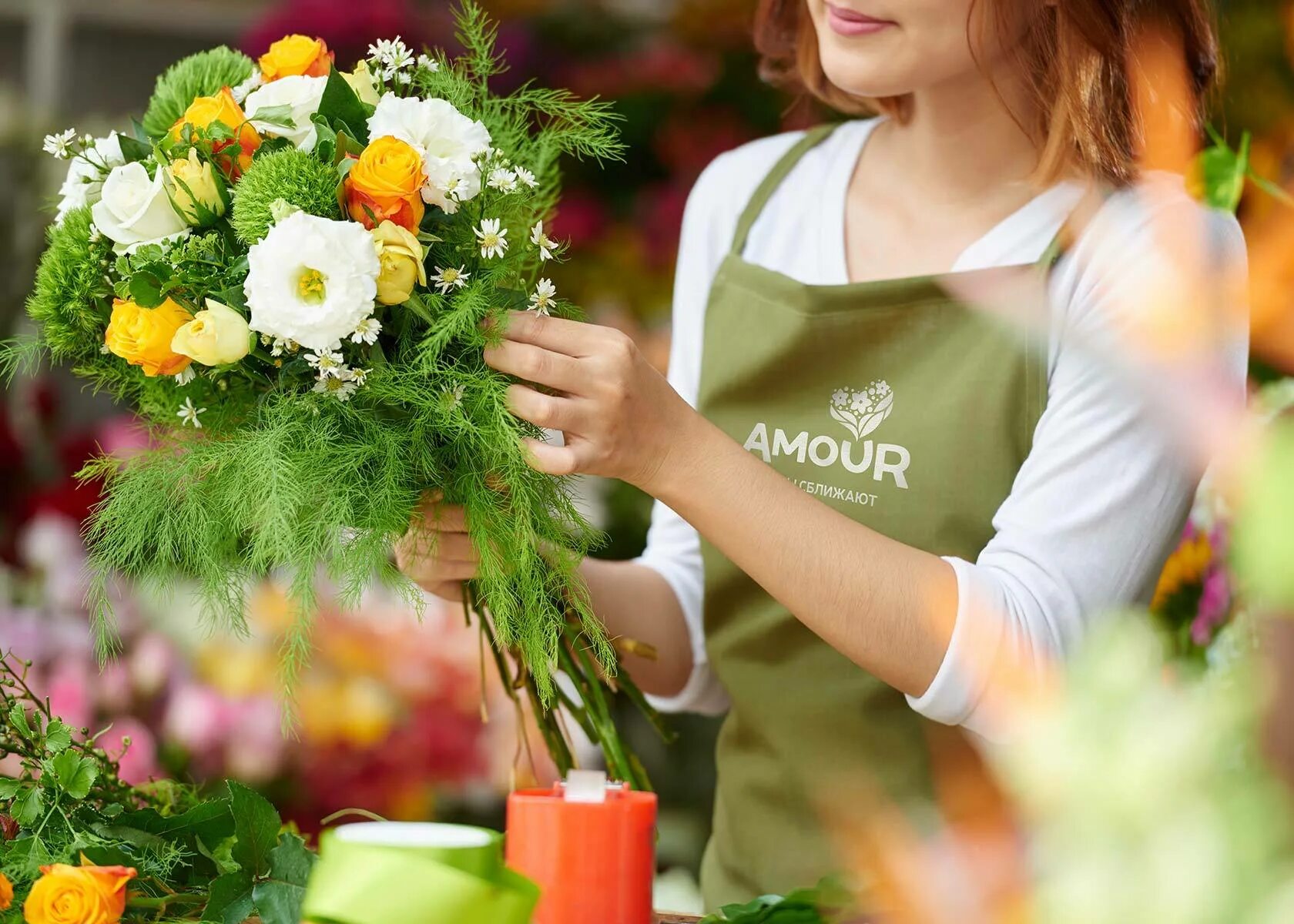 Продавец цветов сделал. Цветочный магазин для девочек. Продавец цветов сделал. Счастливый флорист. Продавщица цветов современная.