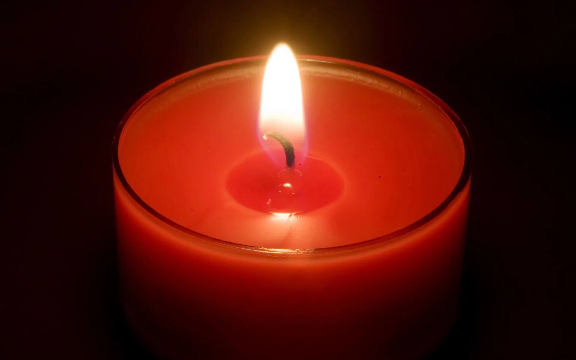 Свечка картинка. Горящая свеча. Горение свечи. Красная свеча. Свеча памяти.
