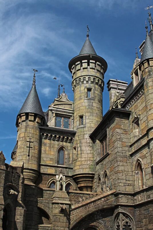 замок гарибальди хрящевка. замок ментмор. венсенский лес замок. шато де рео. сайты замков.