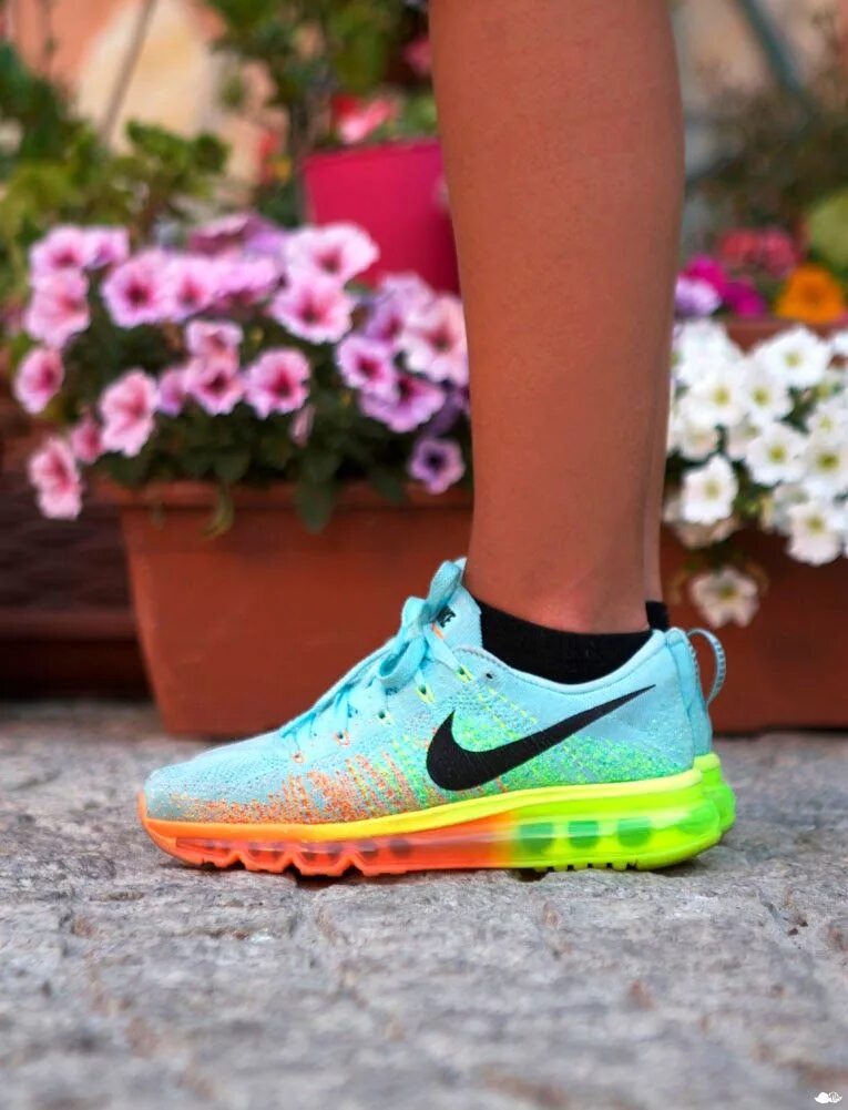 Nike Flyknit Max. Кроссовки Nike Air Max Flyknit. Nike Air Max яркие. Flyknit Max Nike женские. Кроссовки найк для лета