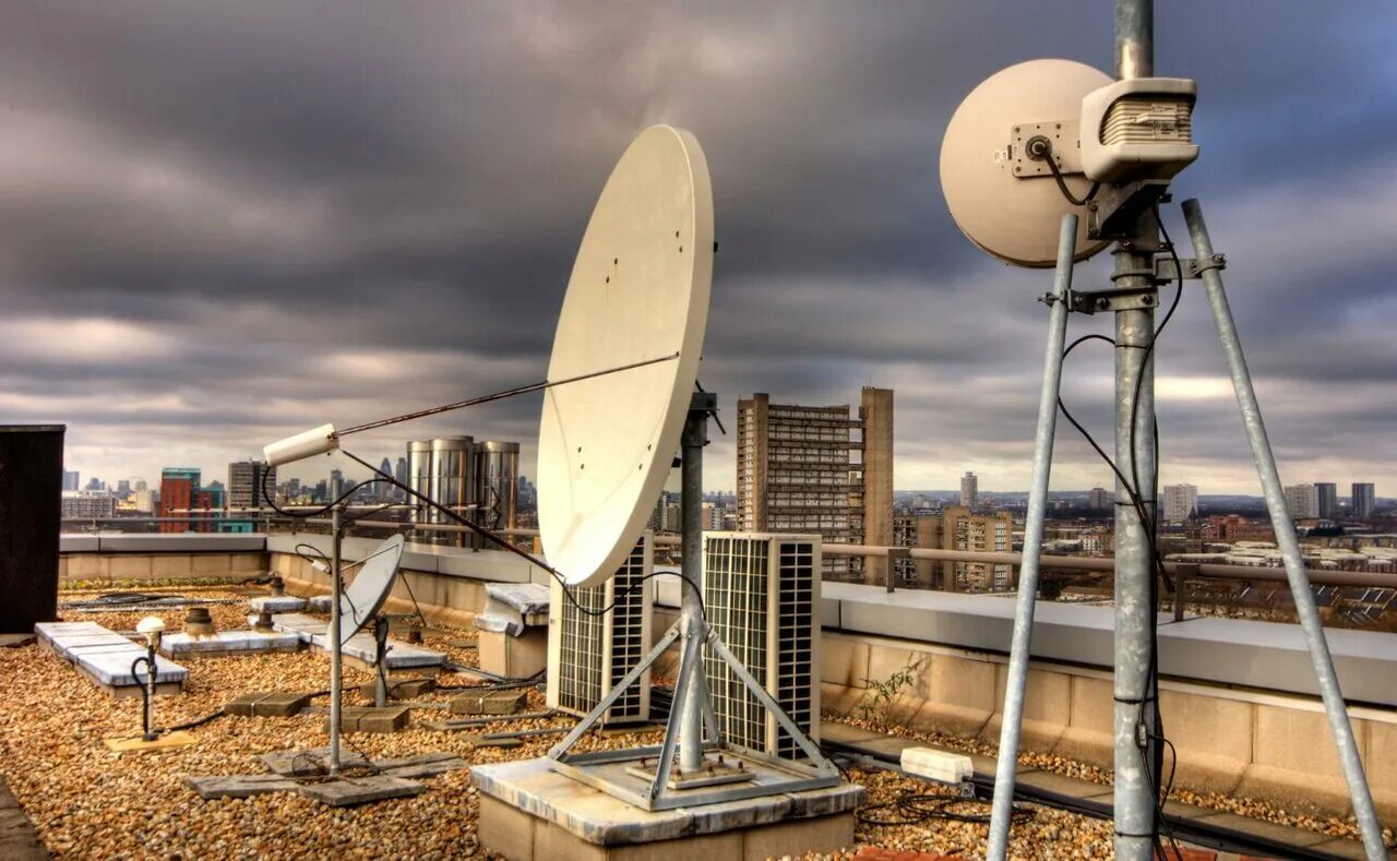 2. спутниковая антенна 1. спутниковая тарелка красивое. спутниковое тв когда появилось. спутниковое телевизионное вещание.