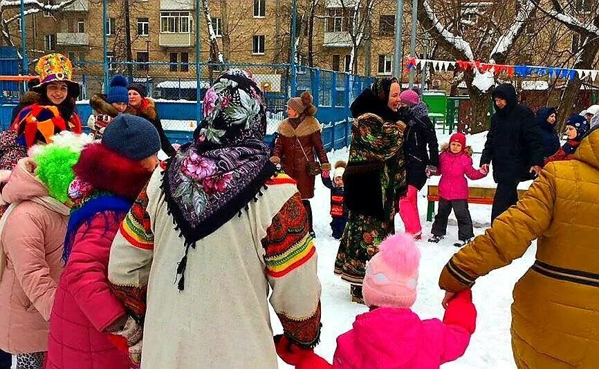 Петух гуляет на Масленицу. Фото продолжаем гулять Масленицу. Картинки детские зиму провожают дети Масленицу гуляют. Как можно гулять на Масленицу на даче. Гуляй масленица тюмень