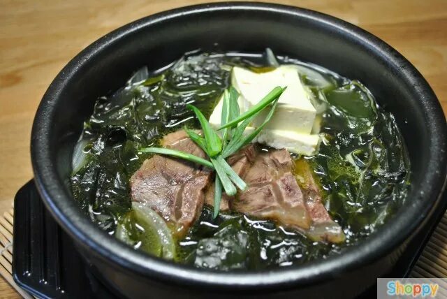 Миёккук (суп из морской капусты). Миек кук. Миек кук суп. Миек кук суп. Морской корейский суп.