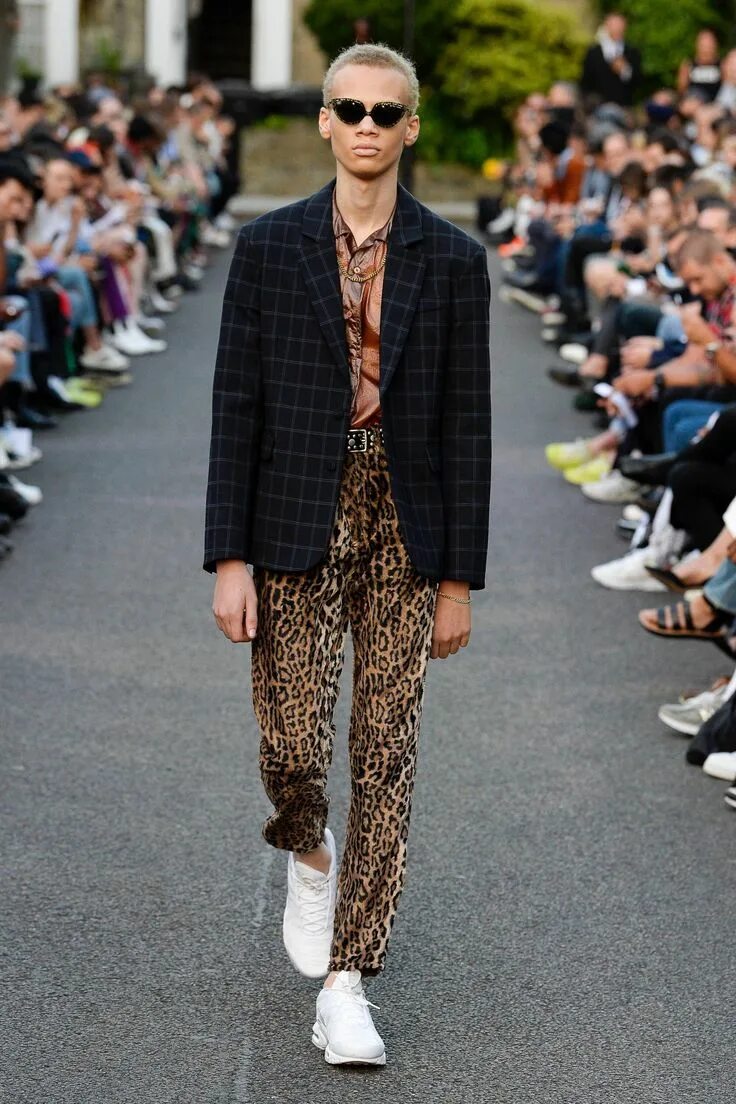 Джорджио армани показ. Мужской канал моды. Giorgio armani menswear. Canali одежда мужская. Канал костюм.