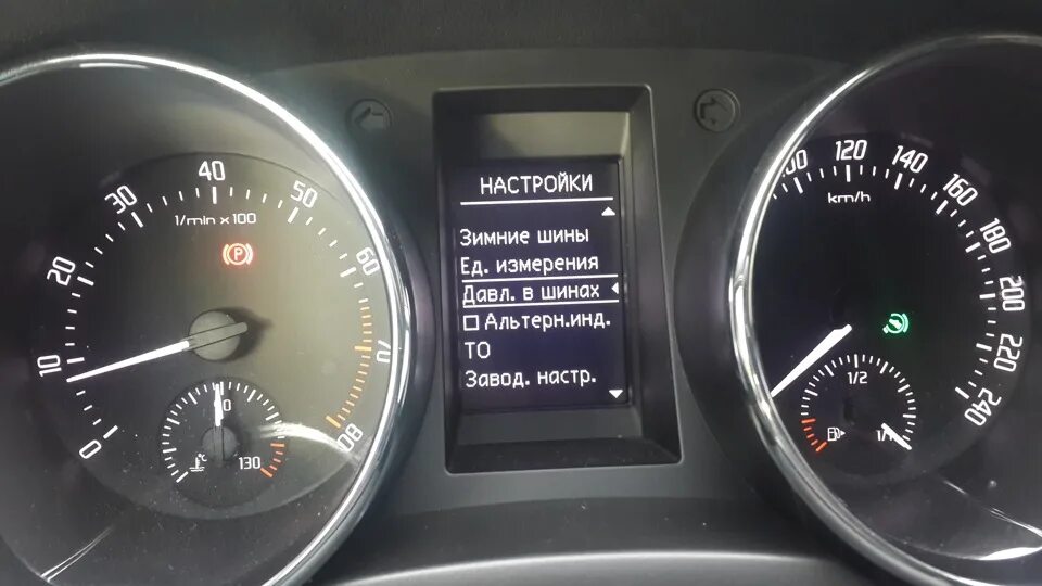 Спидометр шкода етти 250. Skoda yeti давления масла датчик драйв. Шкода йети 1. 2. Датчик давления в шинах шкода йети 1.