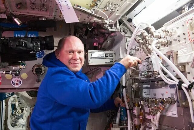 Cambio de mando en la EEI: el comandante de la NASA entrega la estación al cosmo
