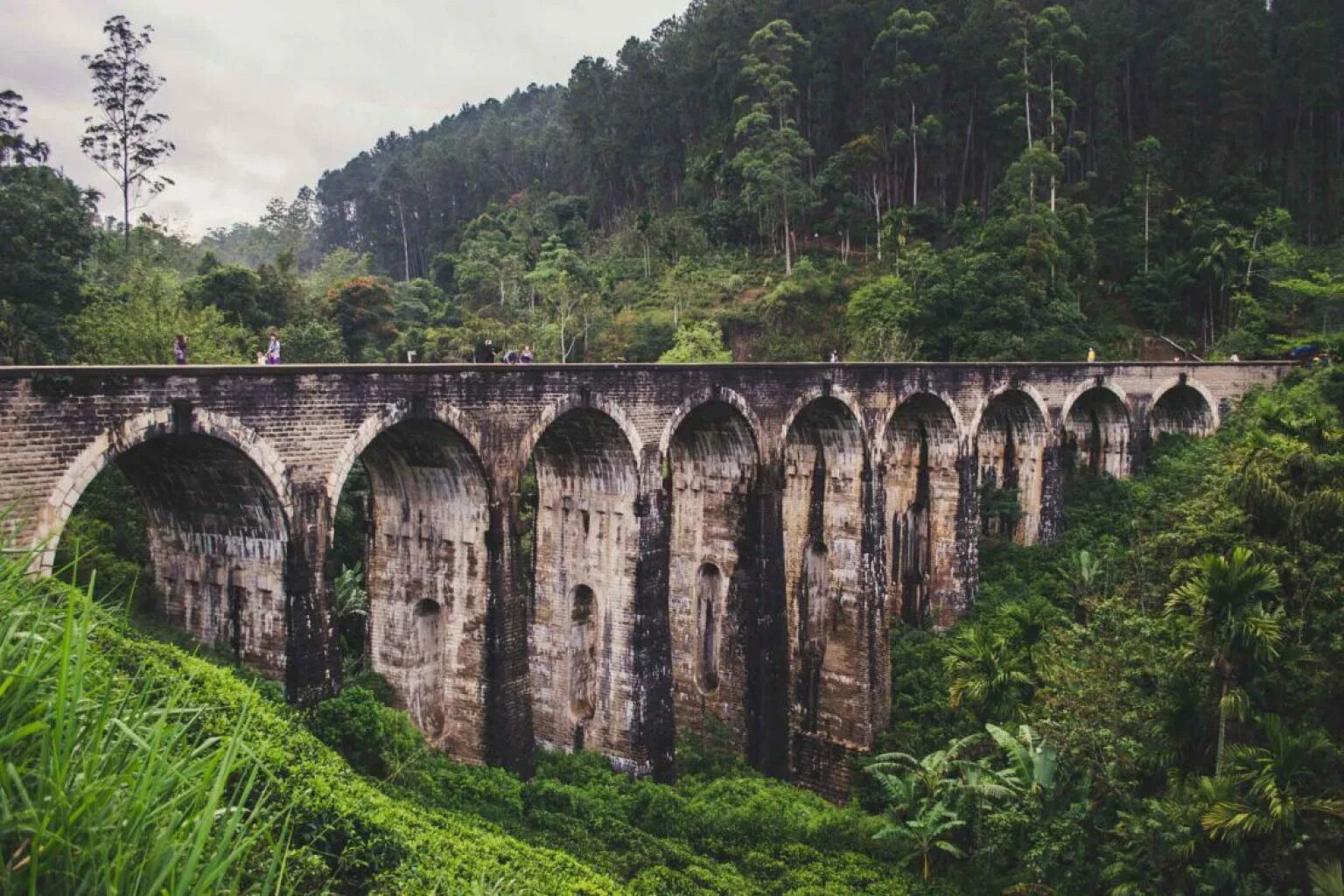 Мост элла шри ланка. Шри ланка мост девяти арок. Шри ланка мост девяти арок. Шри ланка девятиарочный мост элла. Девятиарочный мост шри-ланка.