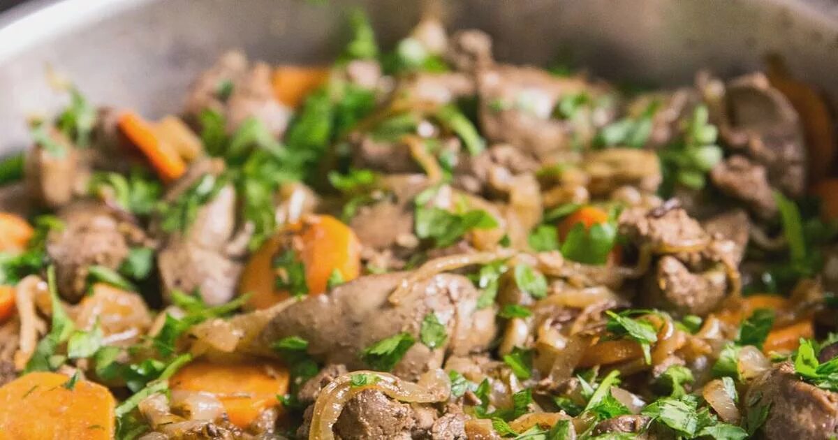 Что приготовить из печени быстро и вкусно. Коронное блюдо. куриная печень на кеце. блюда из печени куриной на ужин.