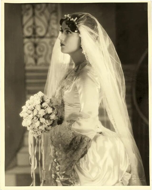 Vintage Brides Vintage bride, Vintage wedding photos, Bride